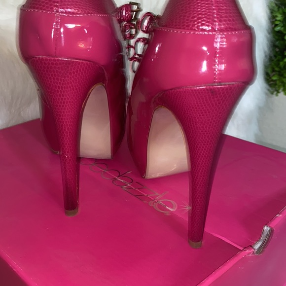 Shoes - Picture 3 of 5